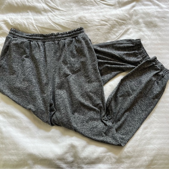 Women’s Vuori Joggers - Picture 1 of 2